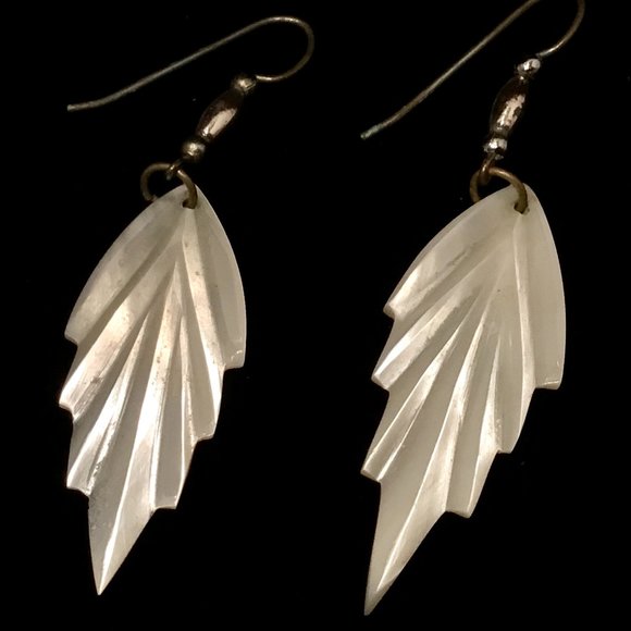 Vintage Art Deco Fan Mother of Pearl MOP Dangle Earrings (Pierced), Hand Carved - Picture 1 of 3